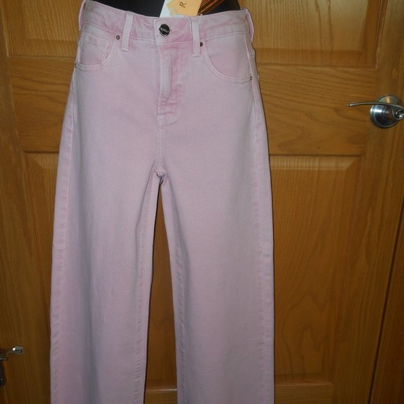 NWT!!!  Fabulous Risen Acid Pink Crop Jean - Picture 2 of 9